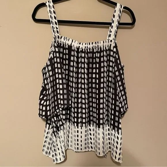 Vince Camuto Black and White Patterned Tank Top Blouse; Sz M - Picture 2 of 3